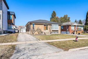 3-bedroom detached home for sale in Halton — 37 Prince Charles Drive