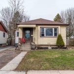 3-bedroom detached home for sale in Niagara — 3828 Roxborough Avenue (Photo 3)