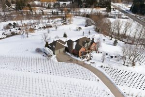 Studio farm home for sale in Hamilton — 383 Parkside Drive