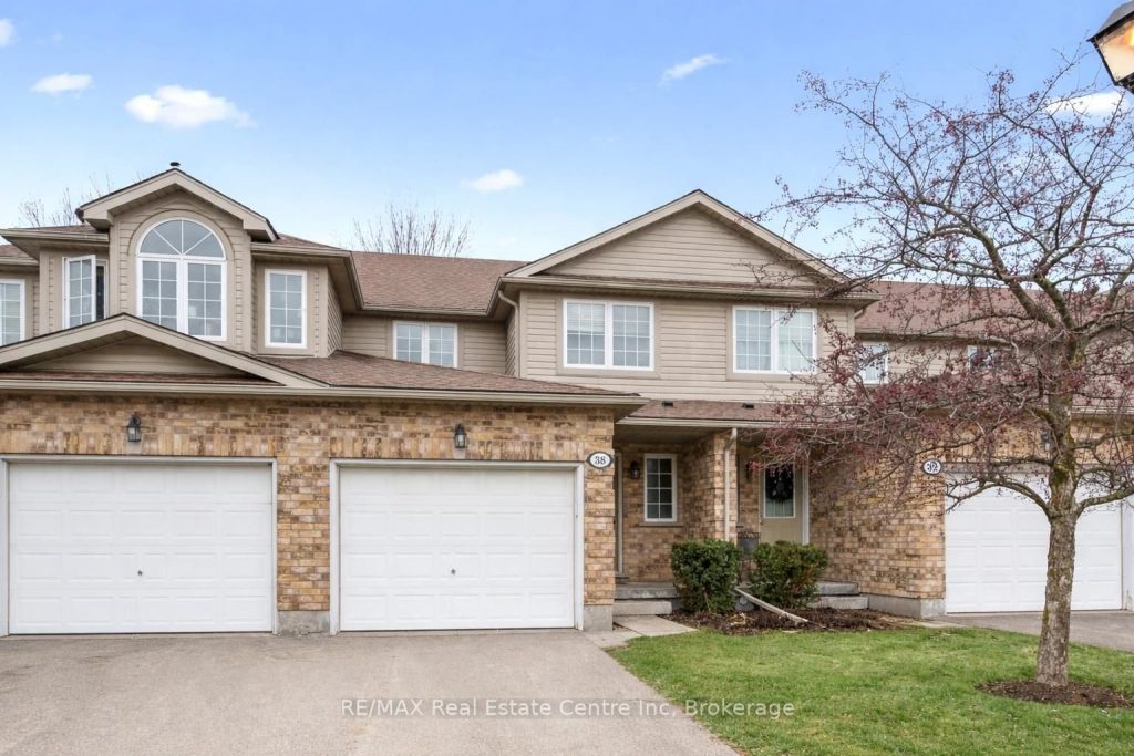 3-bedroom condo townhouse for sale in Wellington — 38 - 210 Dawn Avenue (Photo 1)