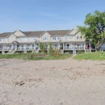 2-bedroom home for sale in Hamilton — 3 - 337 Beach Boulevard (Photo 2)