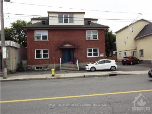 2-bedroom fourplex home for rent in Ottawa — 3 - 570 Gladstone Avenue