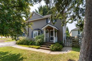 4-bedroom detached home for sale in Muskoka — 3 Cliff Avenue