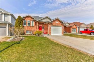 4-bedroom home for sale in Brantford — 3 Oliver Court