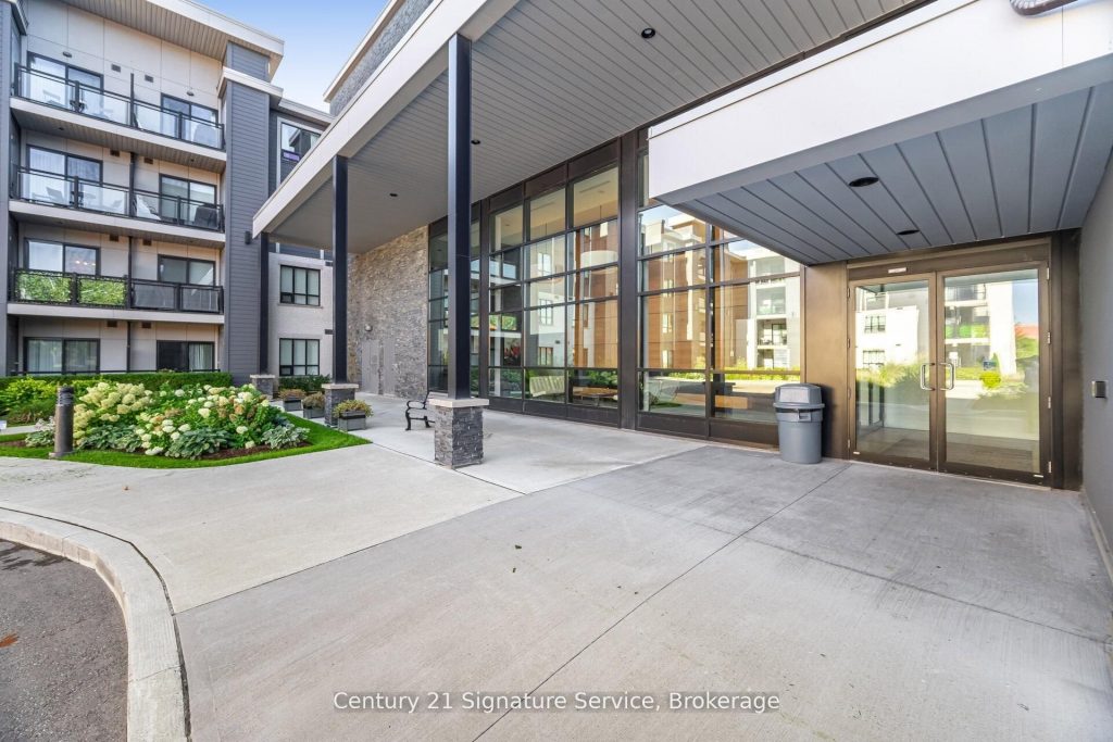 1-bedroom condo apartment for sale in Peel — 401 - 3170 Erin Mills Parkway (Photo 1)