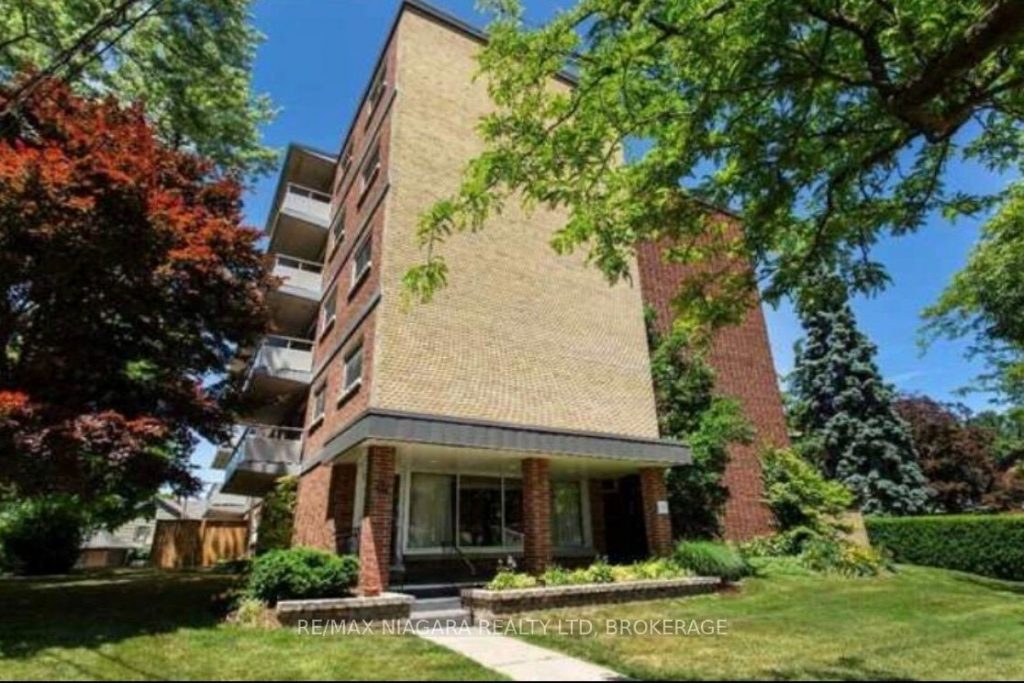 2-bedroom condo apartment for rent in Tecumseh — 404 - 14 Norris Place (Photo 1)