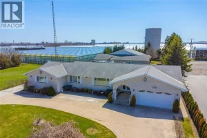 8-bedroom home for sale in Leamington — 408 Mersea Rd 3