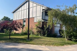 3-bedroom condo townhouse for sale in Clearview — 409 Thomas Street