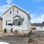 3-bedroom detached home for sale in Cochrane — 40 Crescent Avenue (Photo 3)