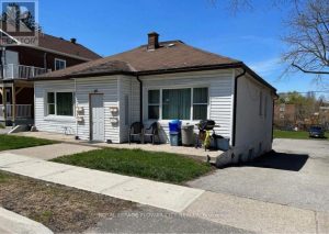 6-bedroom detached home for sale in Simcoe — 40 Penetang Street