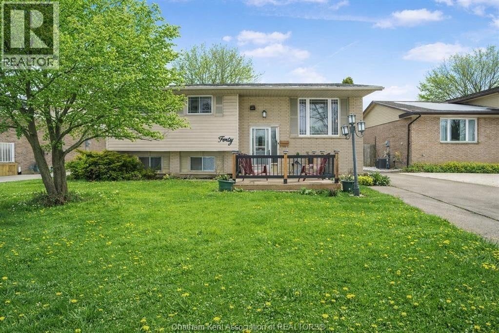 3-bedroom home for sale in Chatham — 40 Thornhill Crescent (Photo 1)