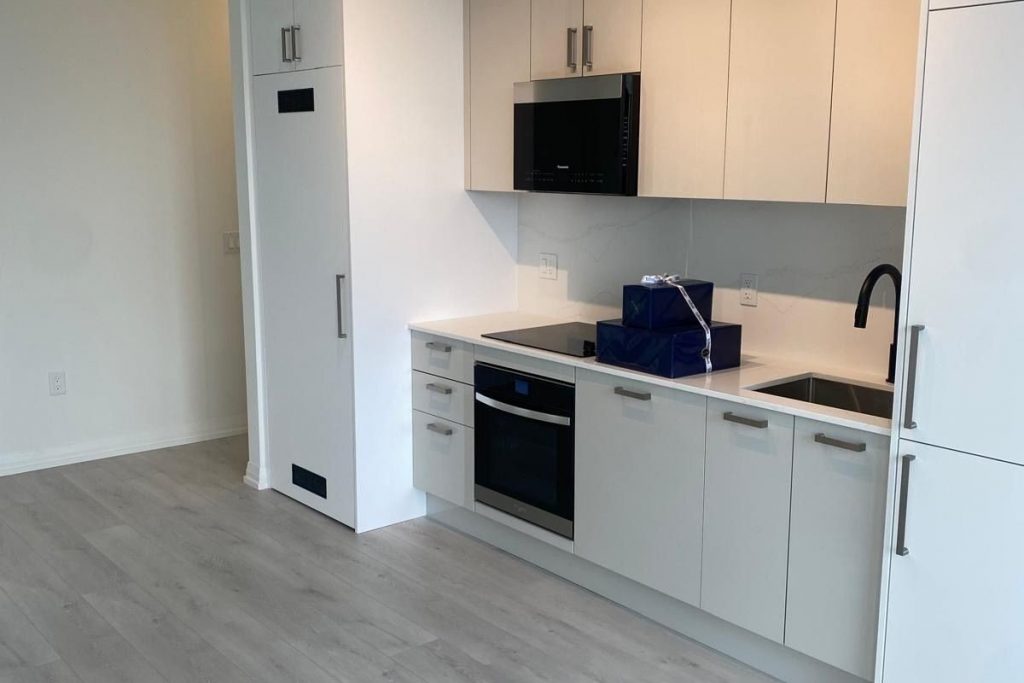 3-bedroom common element condo for rent in Toronto — 413 - 292 Dundas Street W (Photo 1)
