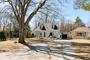 3-bedroom detached home for sale in Middlesex — 417 Byron Boulevard