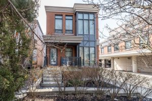 2-bedroom condo townhouse for sale in Toronto — 417 St Germain Avenue
