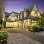 4-bedroom detached home for sale in Halton — 4180 Lakeshore Road (Photo 3)