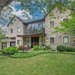 4-bedroom detached home for sale in Halton — 4180 Lakeshore Road (Photo 5)