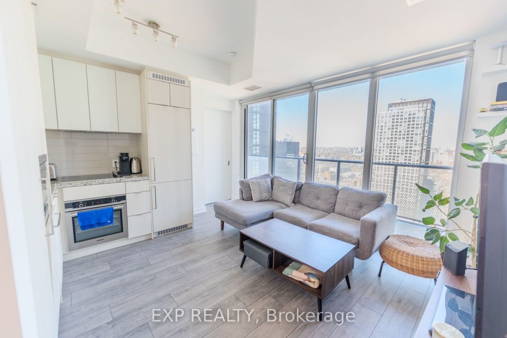 1-bedroom condo apartment for rent in Toronto — 4209 - 115 Blue Jays Way (Photo 1)