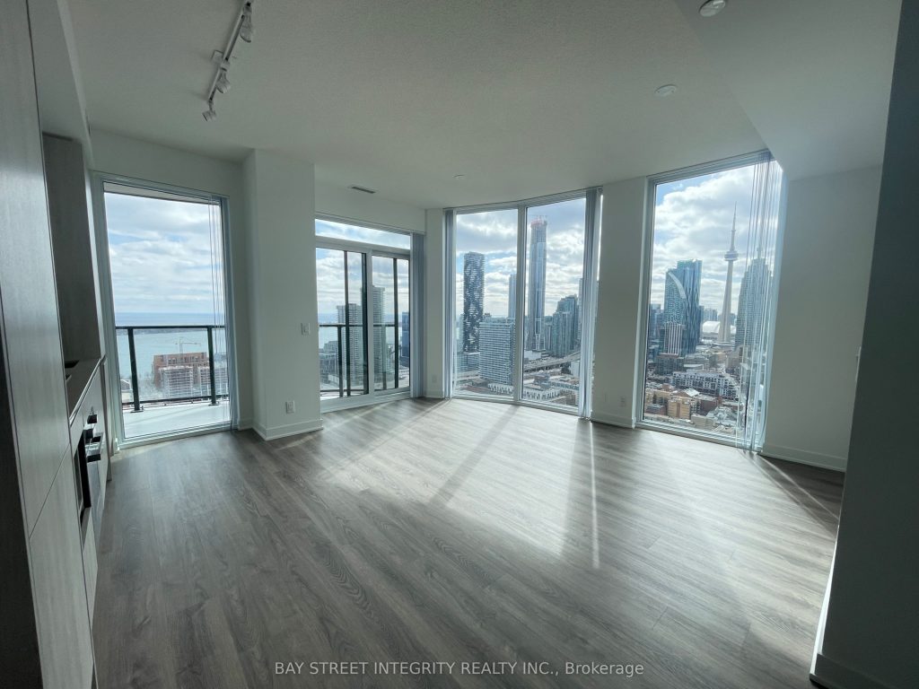 3-bedroom condo apartment for rent in Toronto — 4210 - 180 Front Street E (Photo 1)