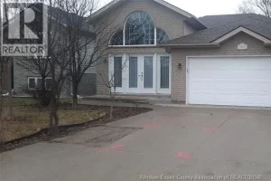 4-bedroom home for rent in Windsor — 4255 Zurich Avenue