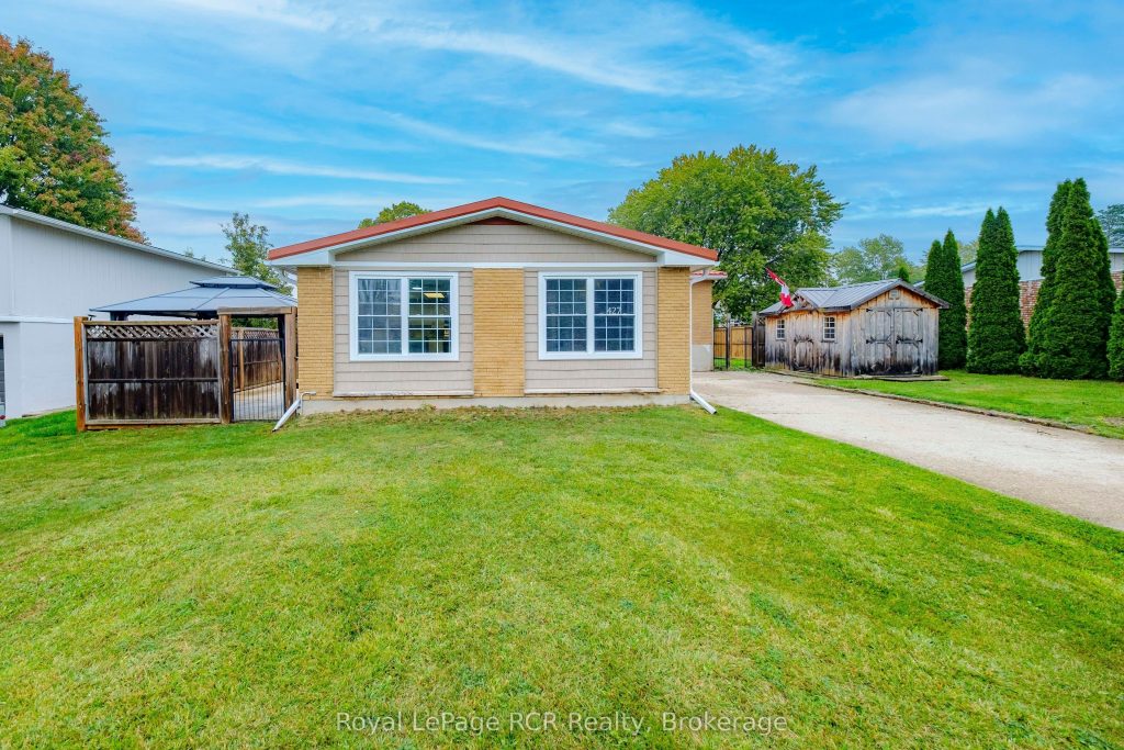 3-bedroom detached home for sale in Bruce — 427 Highland Drive (Photo 1)