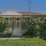 3-bedroom detached home for rent in Toronto — 42 Sunray Crescent (Photo 5)