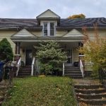 3-bedroom semi-detached home for sale in Niagara Falls — 4336 Elgin Street (Photo 2)