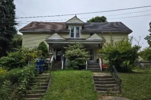 3-bedroom semi-detached home for sale in Niagara — 4340 Elgin Street