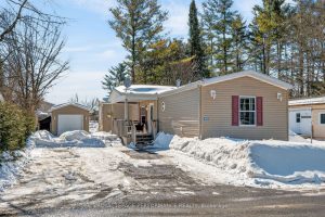 3-bedroom mobiletrailer home for sale in Prescott And Russell — 435 - 8250 County Road 17 Road