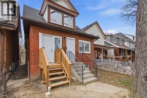 6-bedroom home for sale in Windsor — 435 Caron Avenue