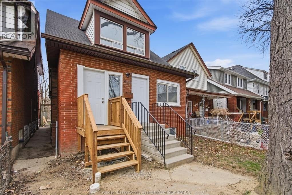 6-bedroom home for sale in Windsor — 435 Caron Avenue (Photo 1)