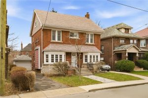 4-bedroom detached home for sale in Hamilton — 43 Balsam Avenue S