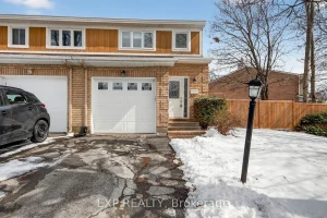 3-bedroom att/row/townhouse for sale in Ottawa — 43 Hummingbird Crescent