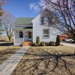 3-bedroom detached home for sale in Perth — 440 Reserve Avenue S (Photo 1)