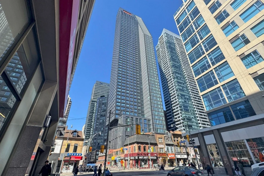 1-bedroom condo apartment for rent in Toronto — 4507 - 8 Wellesley Street W (Photo 1)