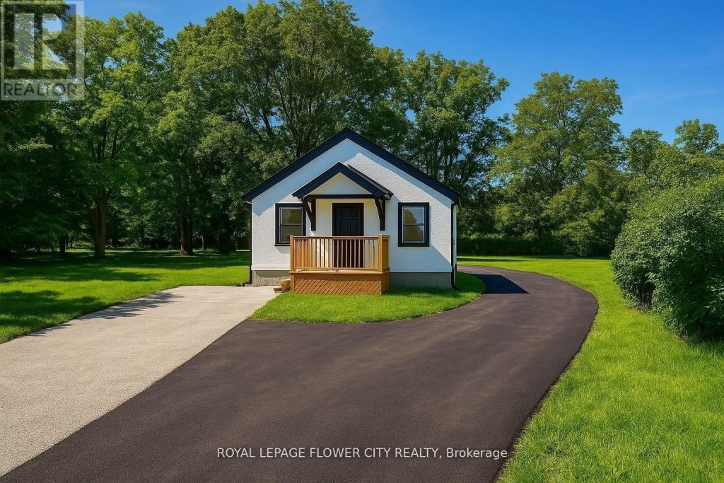 3-bedroom detached home for rent in London South — 4509 White Oak Road (Photo 1)