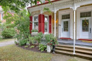 4-bedroom semi-detached home for sale in Oxford — 453 Drew Street