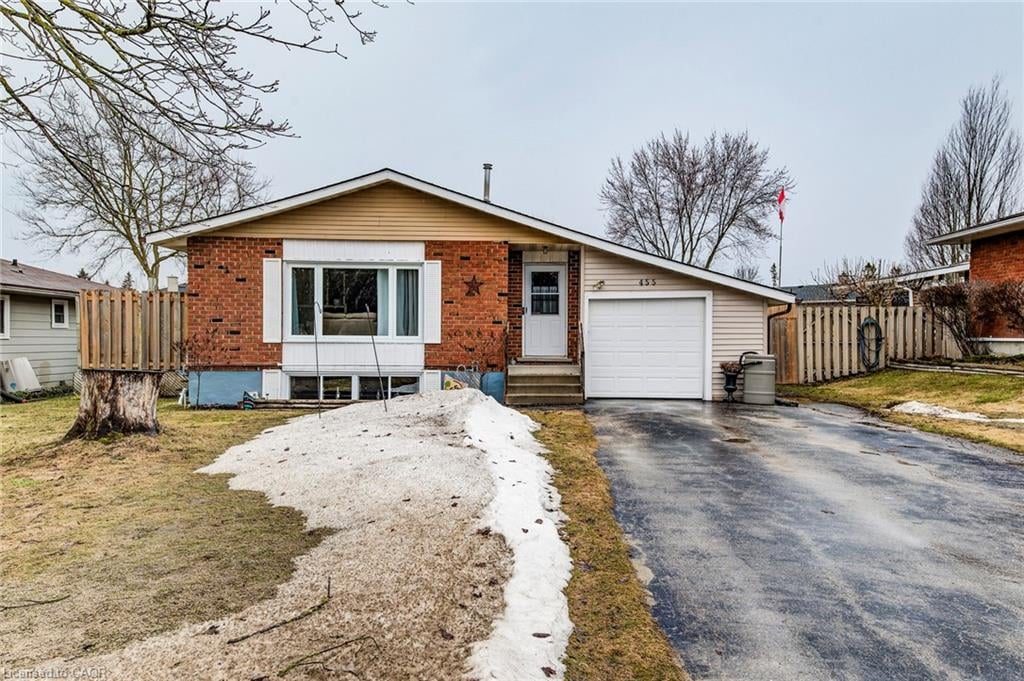 3-bedroom home for sale in Wellington North — 455 Albert Street (Photo 1)