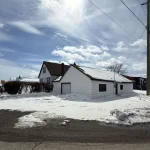 3-bedroom home for sale in Thunder Bay — 458 Algoma Street N (Photo 3)