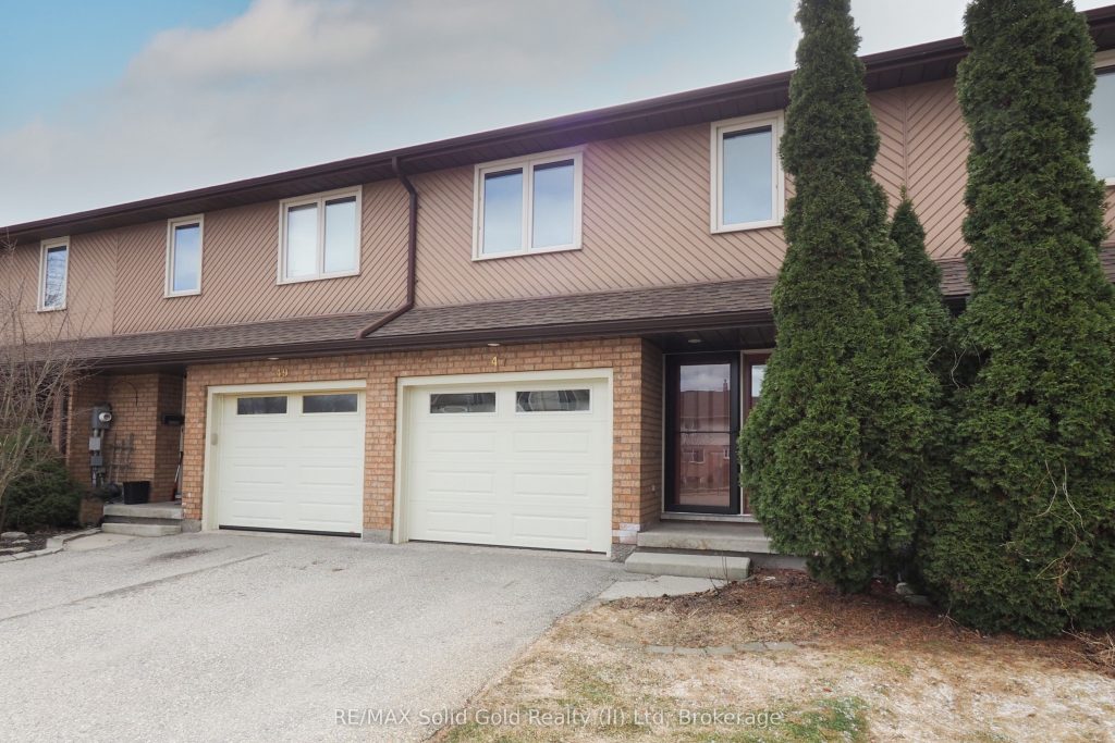 3-bedroom condo townhouse for sale in Oxford — 47 Hiawatha Road (Photo 1)