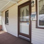 2-bedroom detached home for sale in Niagara — 4867 Sixth Avenue (Photo 2)