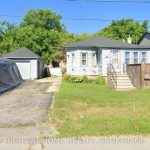 2-bedroom detached home for sale in Niagara — 4867 Sixth Avenue (Photo 4)