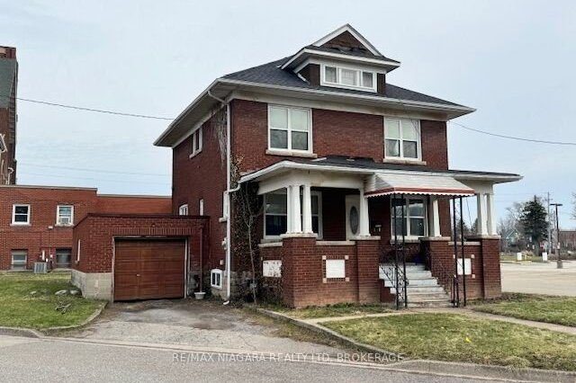 4-bedroom detached home for rent in Niagara Falls — 4893 Hunter Street (Photo 1)