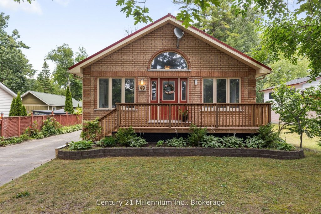 4-bedroom detached home for sale in Simcoe — 49 32nd Street N (Photo 1)