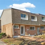 3-bedroom condo townhouse for sale in Halton — 4 - 2252 Upper Middle Road (Photo 4)