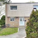 3-bedroom condo townhouse for rent in Toronto — 4 - 28 Humberwood Boulevard (Photo 5)