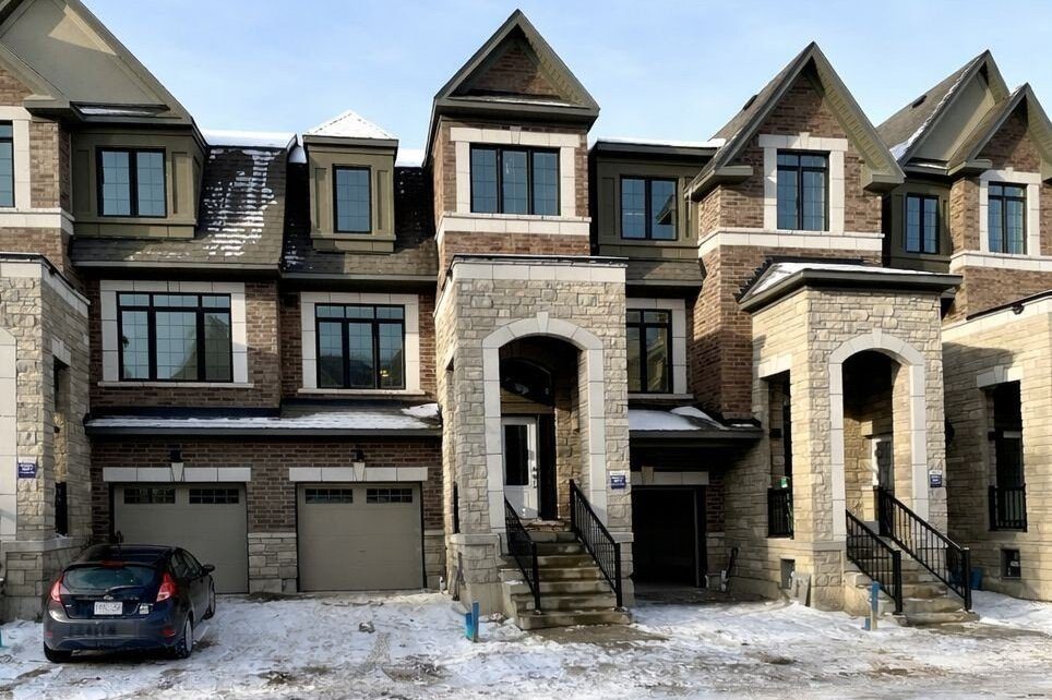 3-bedroom att/row/townhouse for rent in Whitby — 4 Calloway Drive (Photo 1)