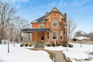 6-bedroom home for sale in Chatham-kent — 4 Sherman Street