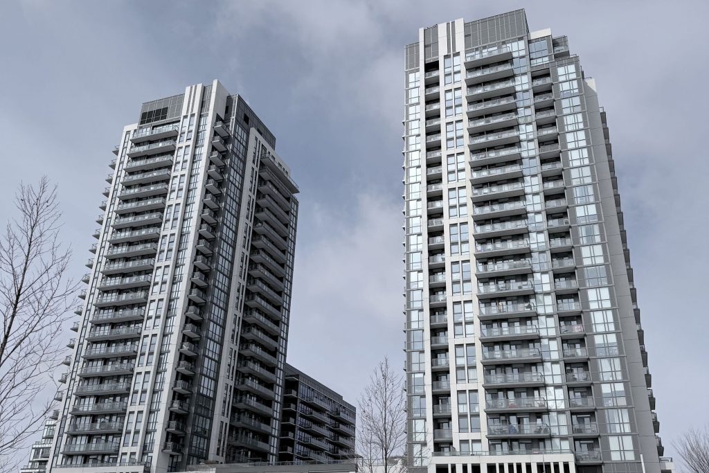 1-bedroom condo apartment for sale in Toronto — 502 - 17 Zorra Street (Photo 1)