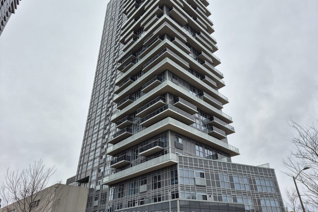 2-bedroom condo apartment for rent in Toronto — 506 - 225 Village Green Square (Photo 1)