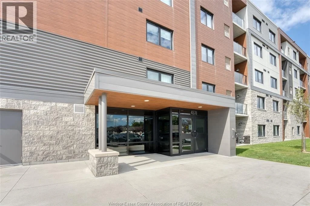 2-bedroom home for rent in Windsor — 506 - 4578 Huron Church Line Road (Photo 1)